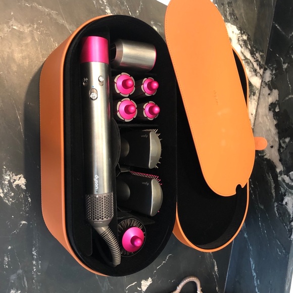 **SOLD**Dyson airwrap complete with 8 attach new - Picture 2 of 6